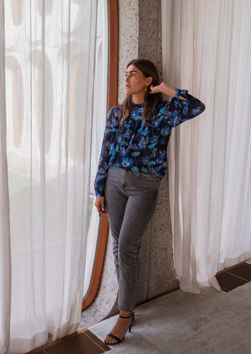 Héloisa blouse - black with blue flowers 