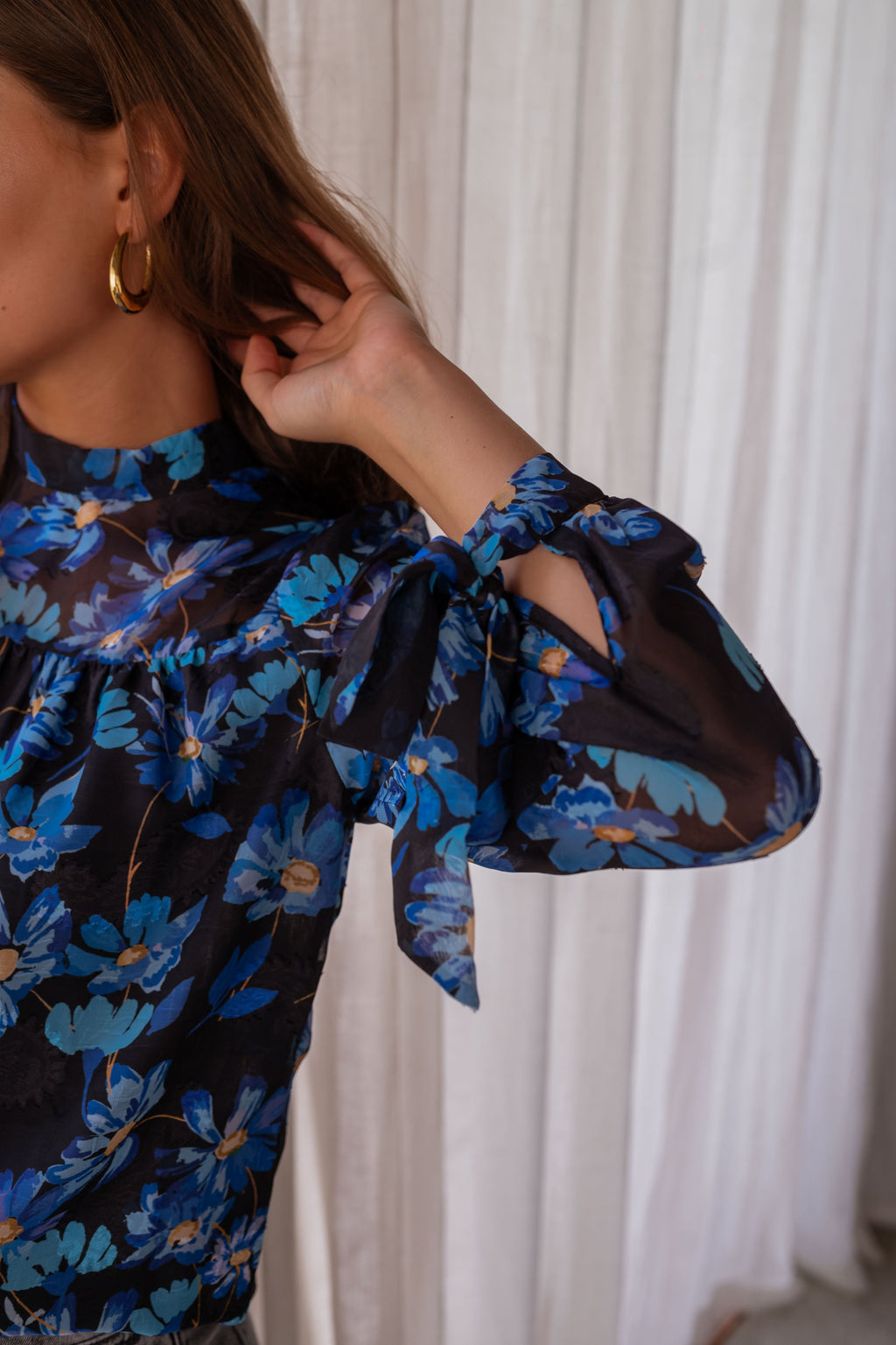 Héloisa blouse - black with blue flowers 