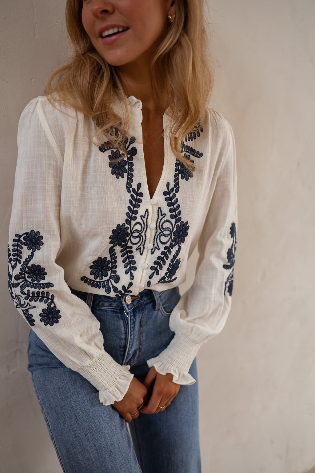 Salomé blouse - ecru and blue embroidered