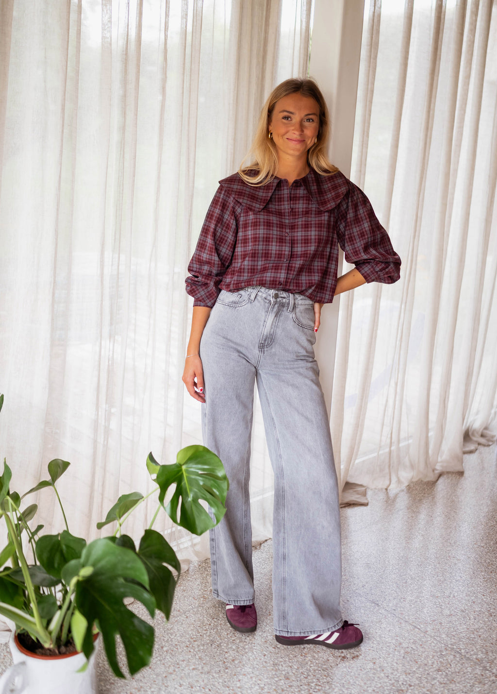 Emmie shirt - checkered burgundy