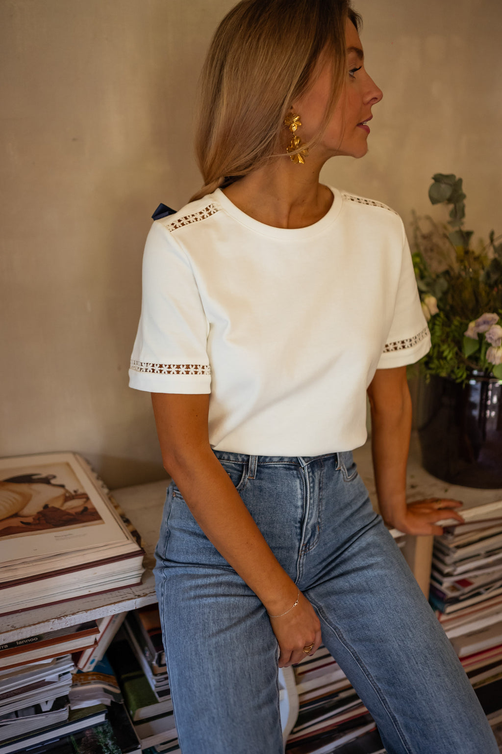 Romina t-shirt - white with embroidery