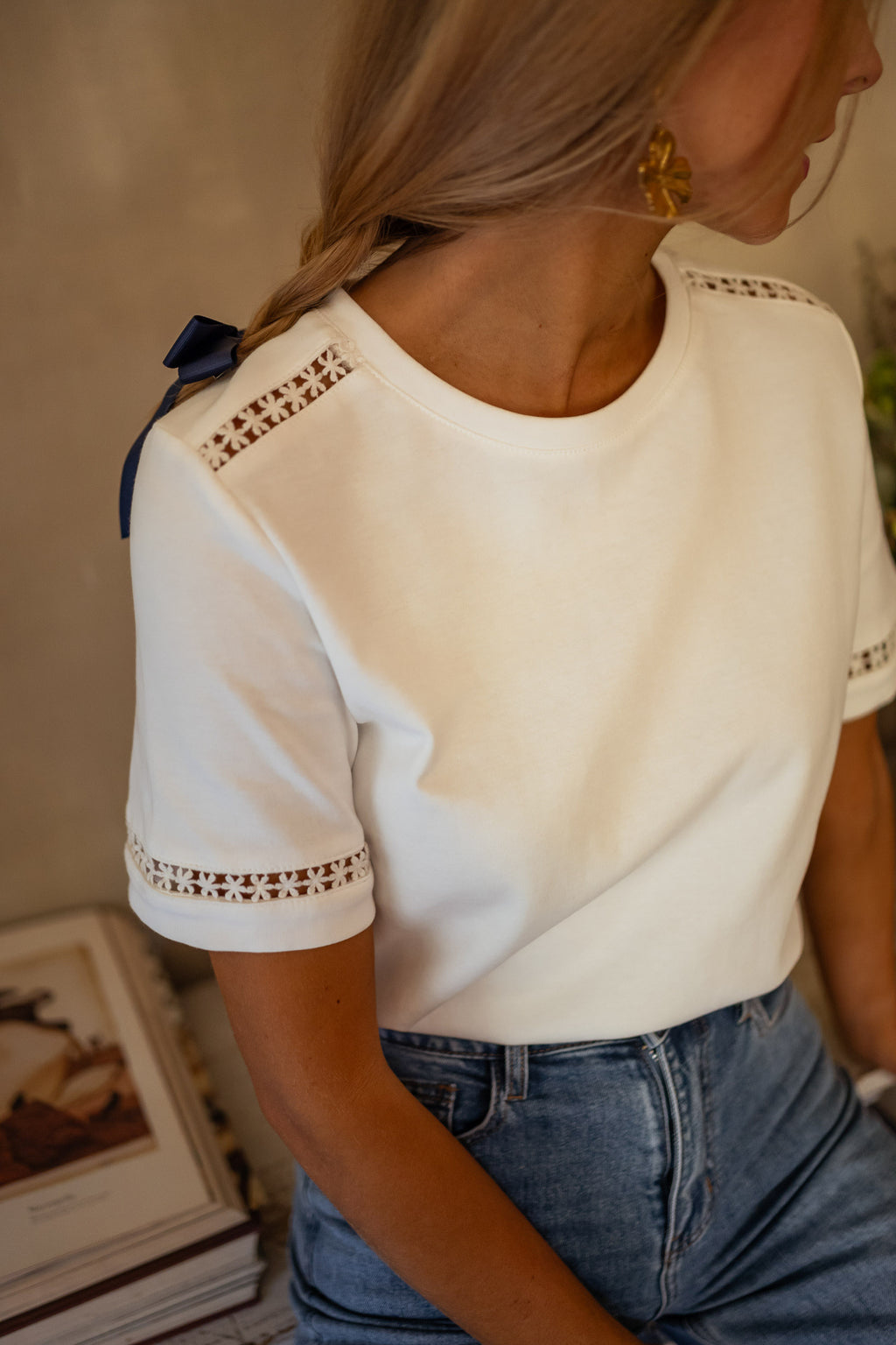 Romina t-shirt - white with embroidery