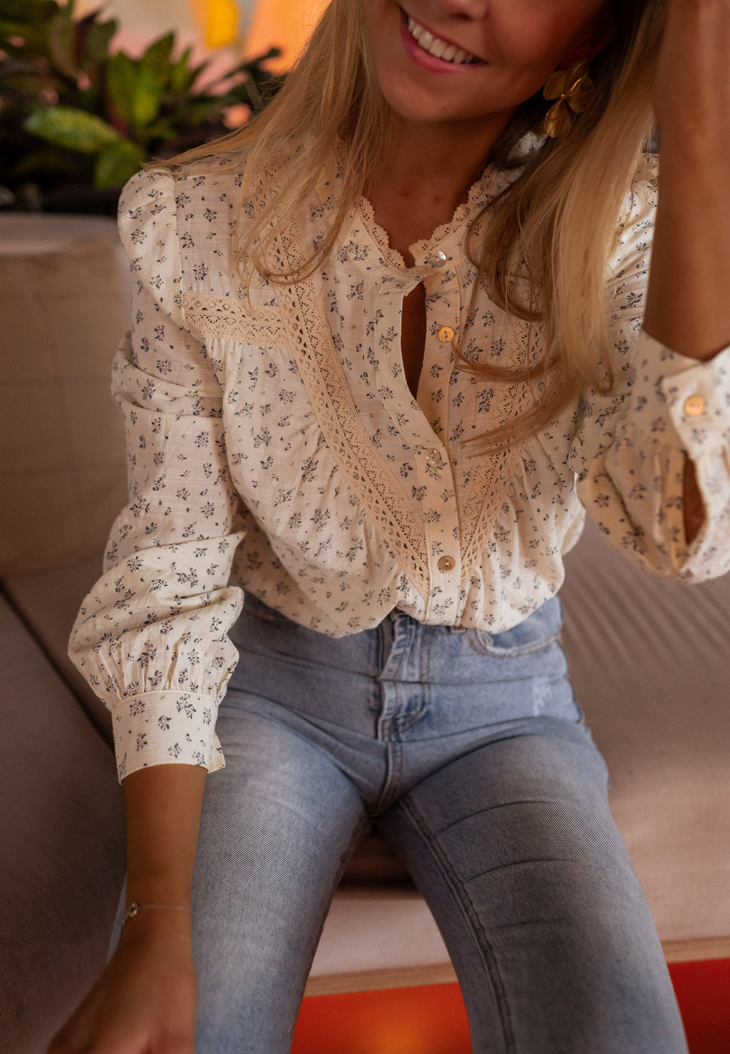 Shirt Brida - beige with flowers