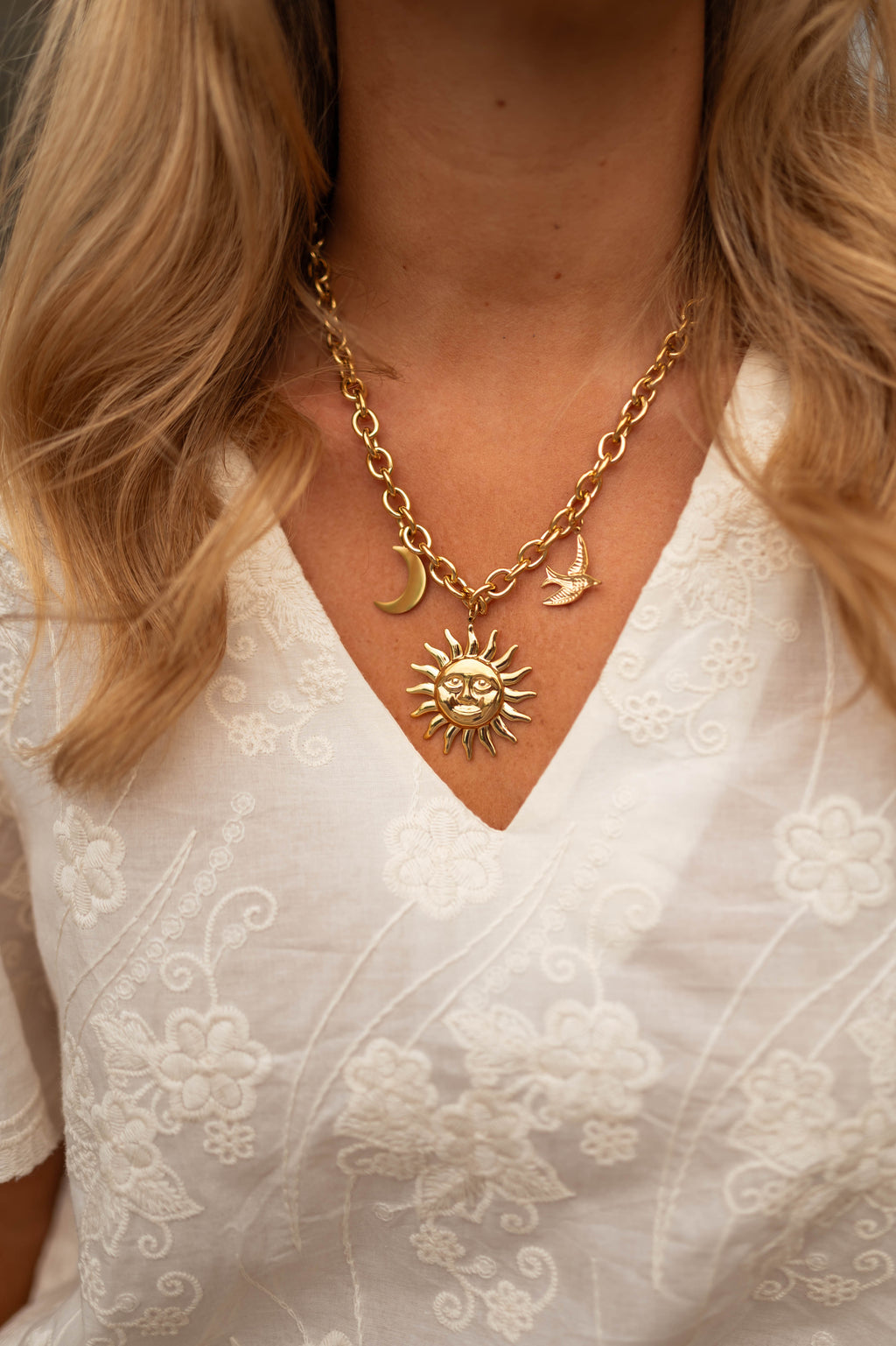 Sole necklace - golden