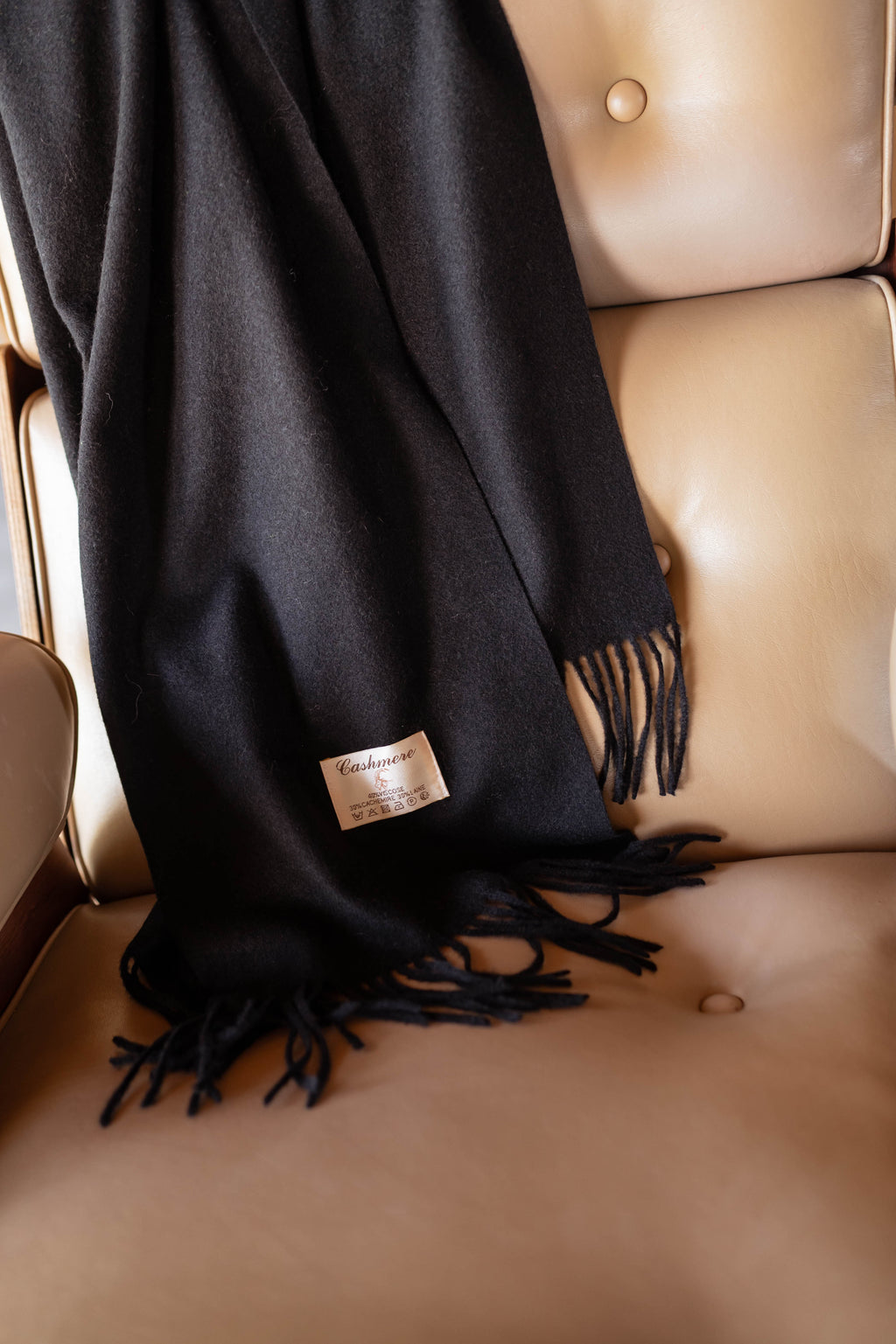 Ronald scarf - black in cashmere