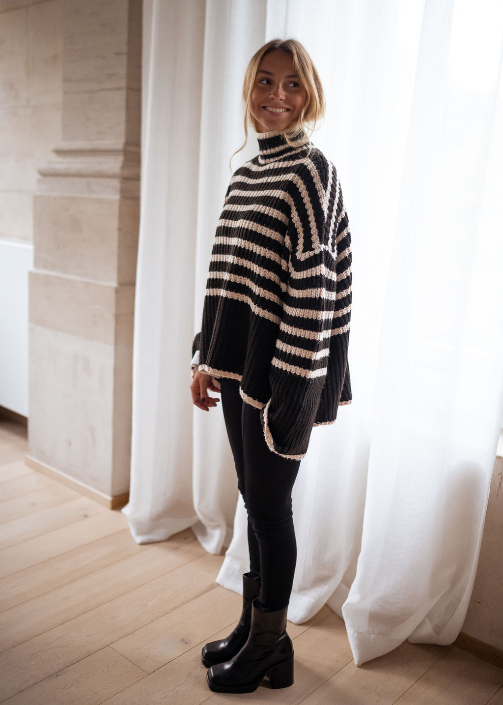 Sweater Genna with lines - Black and ecru 