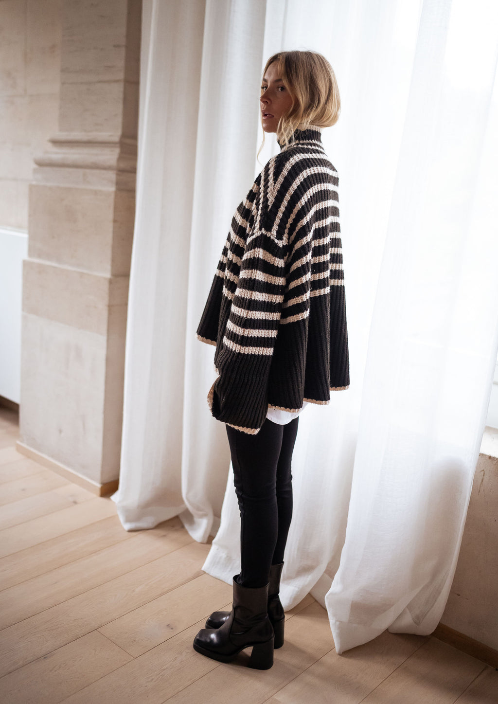 Sweater Genna with lines - Black and ecru 