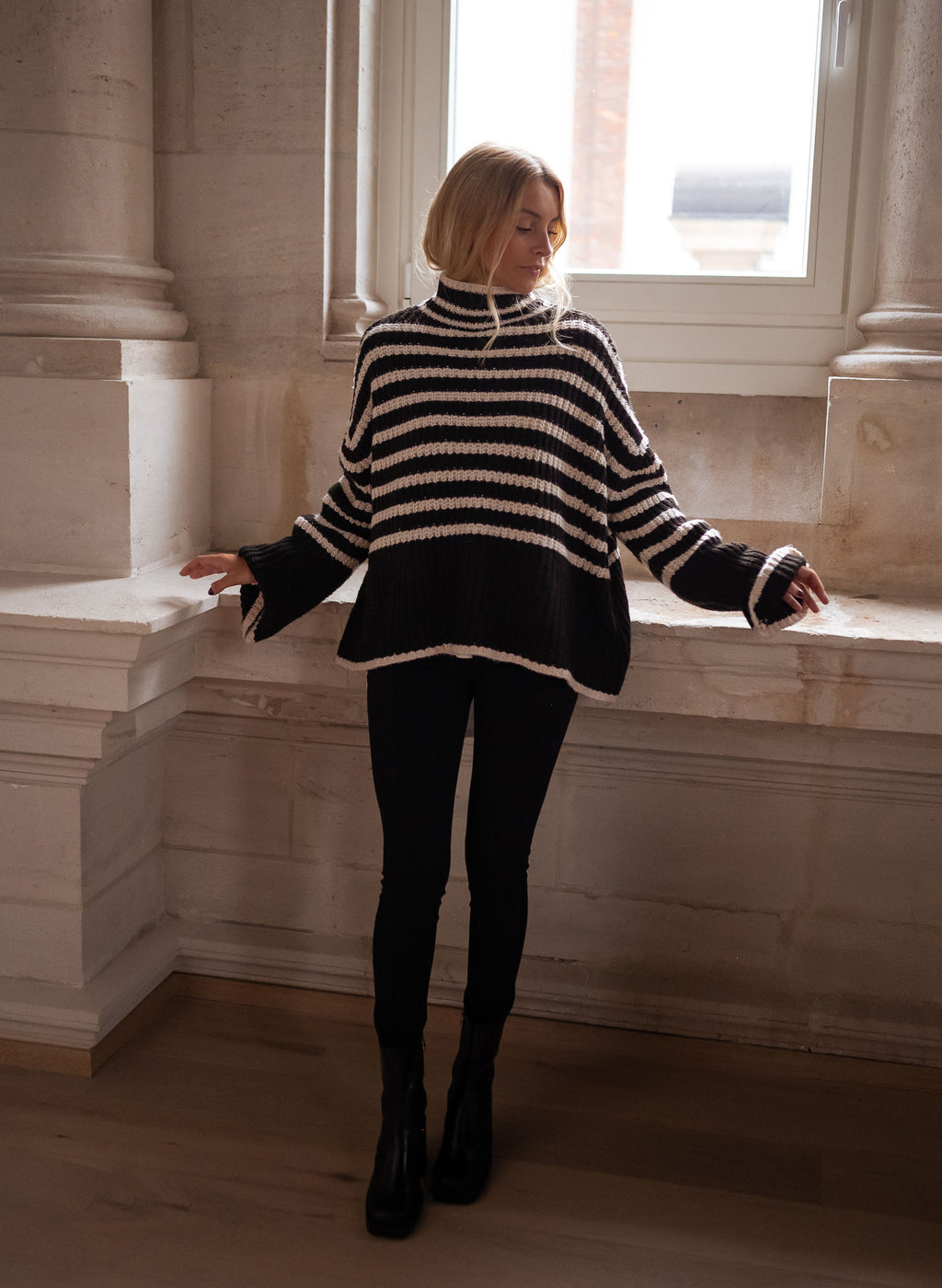 Sweater Genna with lines - Black and ecru 