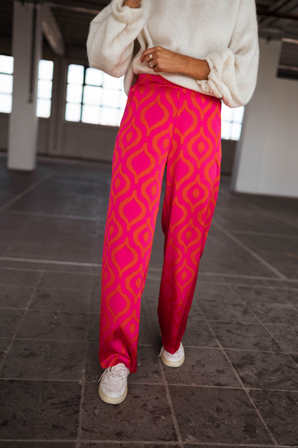 Pants Thaly - pink with orange patterns