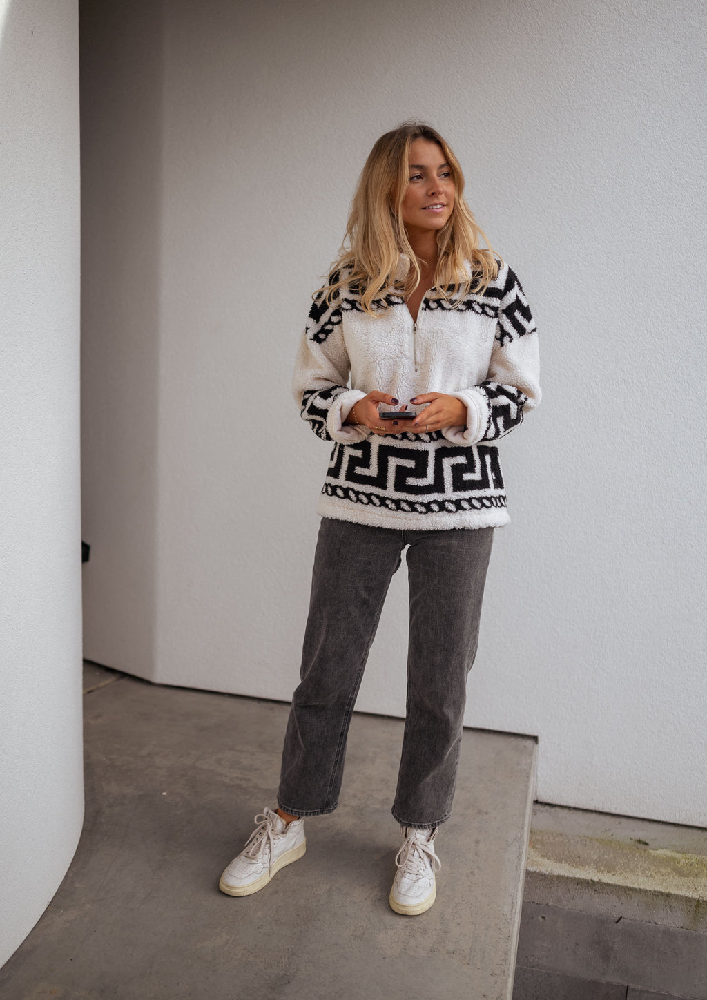 Fleece sweater Gine - ecru with black patterns