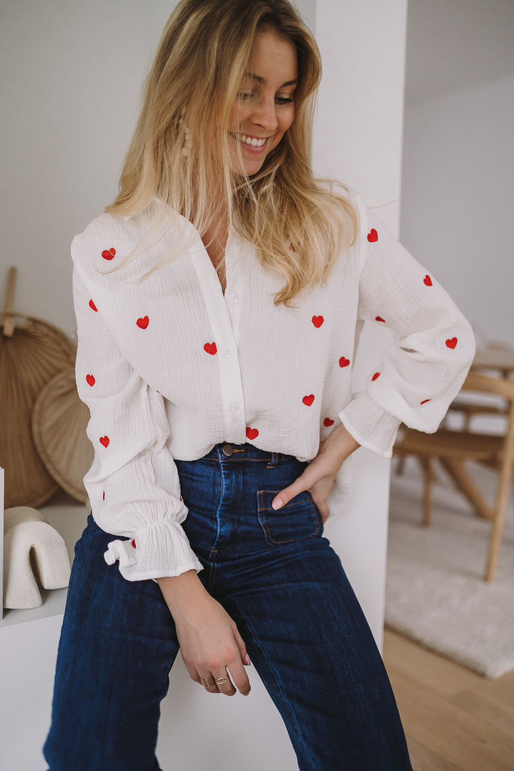 Vicky shirt - white with red hearts